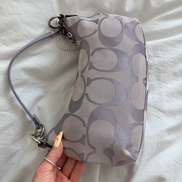 Vintage Coach Demi Lavender Shoulder Bag - Picture 4 of 8